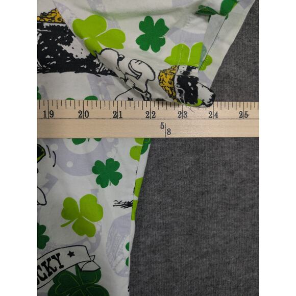 Peanuts Snoopy St Patricks Day Luck Clover 100% Cotton Scrub Size M‎ - Picture 4 of 8